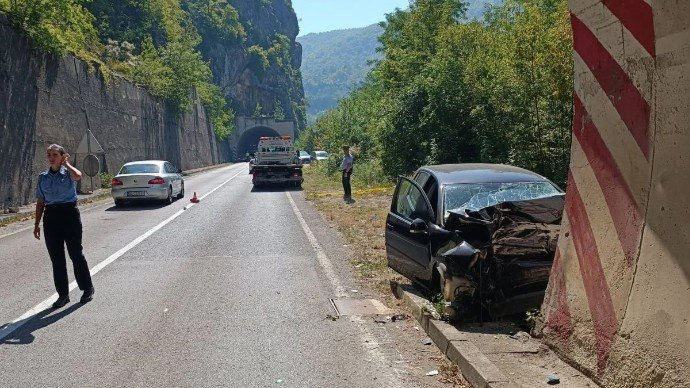 Teška nesreća u BiH: Vozač golfa udario u zid tunela i poginuo na mjestu