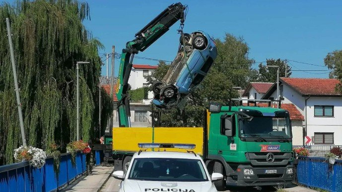 Mladić povrijeđen u nesreći u Ljubuškom, automobilom izletio s mosta i upao u rijeku