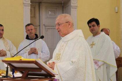 U župi sv. Ivana Krstitelja u Konjicu svečano proslavljena Zlatna misa fra Slavka Antunovića