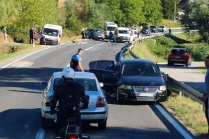 Teška saobraćajna nesreća na M-17: Saobraćaj potpuno obustavljen