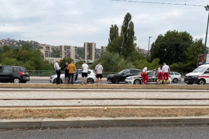 Lančani sudar na glavnoj saobraćajnici u Sarajevu: Na terenu policija i hitna pomoć