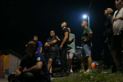 Mještani i vatrogasci zajedno branili kuće u Živašnici: Tokom noći provlačili crijeva do požarišta