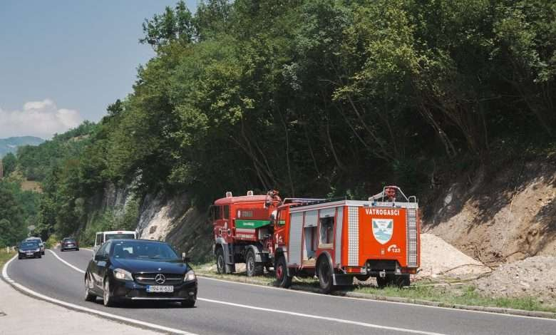 Novi požar kod Kanjine: Vatra se spustila prema M-17, konjički vatrogasci brzo intervenisali
