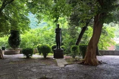 Sutra u Mostaru Noćni cvjetni festival “Korijen”
