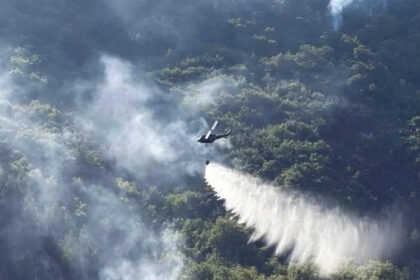 ORUŽANE SNAGE  Helikopter prestao gasiti požar u Jajcu zbog mina, premješten u Konjic