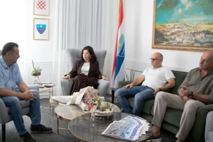 Buhač s rukovodstvom HKK Zrinjski Mostar uoči njihova izlaska u Europu