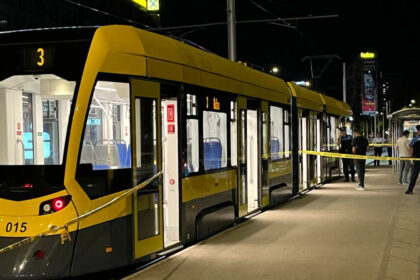 Tuča migranata u tramvaju, jedan uboden nožem i prevezen na KCUS