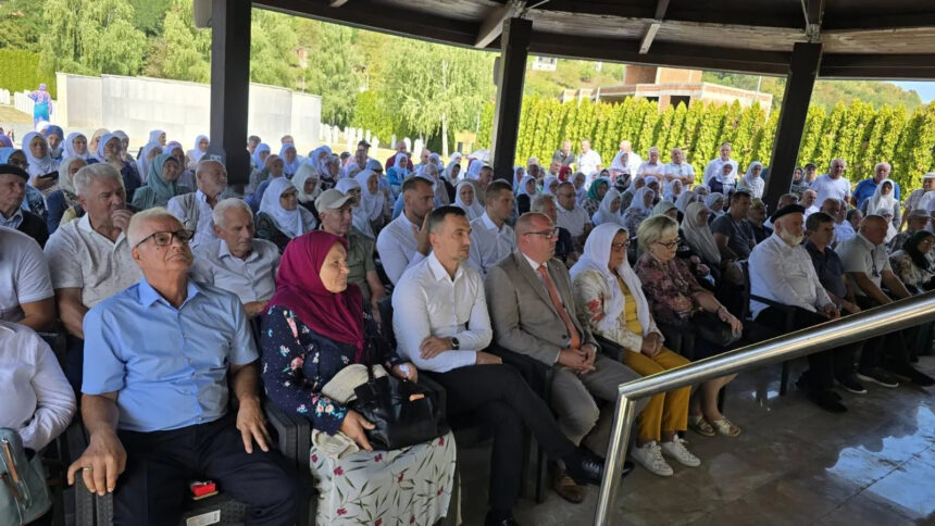 Ministar Sirovica prisustvovao programu u mezarju Veljaci u Bratuncu i MC Potočari Srebrenica