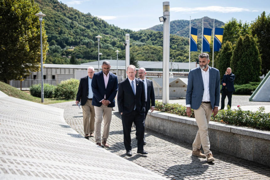 Američki kongresmeni traže sankcije prema zvaničnicima u BiH zbog negiranja genocida i veličanja zločinca Mladića