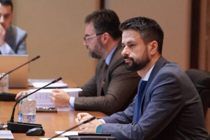 Amidžić od avgusta povećao osnovicu i funkcionerima: Plaće parlamentarcima, delegatima, ministrima veće i za 800 KM!