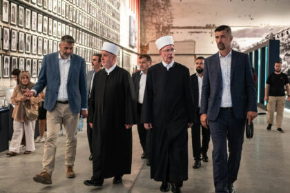 Reis Kavazović posjetio medžlise u srednjem Podrinju i Memorijalni centar u Srebrenici