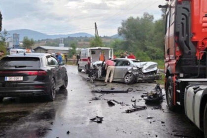 Teška nesreća: Žestok sudar tri automobila, jedna osoba poginula