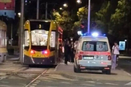 Krvavi noćni obračun u tramvaju u Sarajevu, nožem izbodena jedna osoba