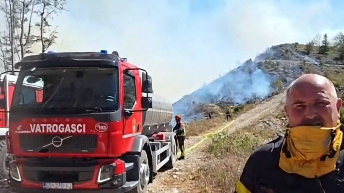 Požar na Plješevici prešao u Hrvatsku: Vatrogascima posao otežava jak vjetar