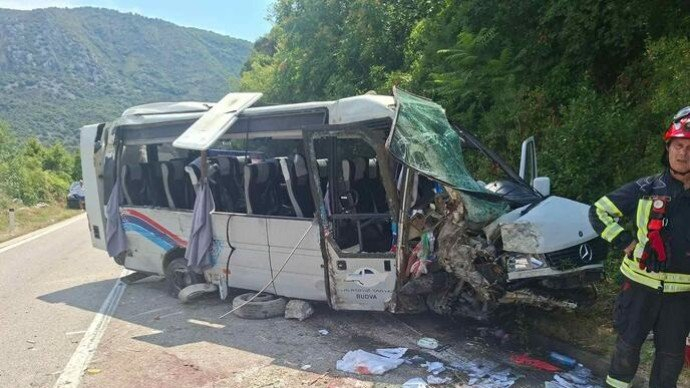 Tragedija u Crnoj Gori: Poginula djevojka (21), 16 osoba povrijeđeno