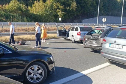 Teška saobraćajna nesreća na autoputu na ulazu u Vogošću: Stvorile se velike gužve