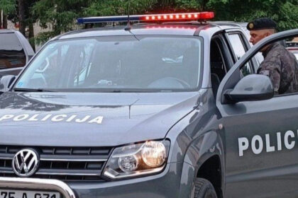 Novi užas u Tuzli: Dječak (13) u dvorištu škole pretukao drugog đaka (15) iste škole