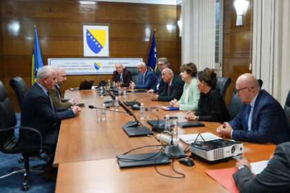 Ginkel posjetio CIK, 15 timova Ambasade SAD prati izborni proces u BiH