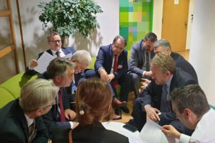 Politički Tinder u BiH, svi bi s nekim, ako je slobodan: U naredne četiri godine treba nam politički stroj, a ne foteljaška vojska!