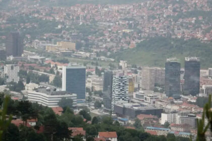 Polen ambrozije u zraku i dalje prisutan, monitoring u Kantonu Sarajevo ostaje aktivan