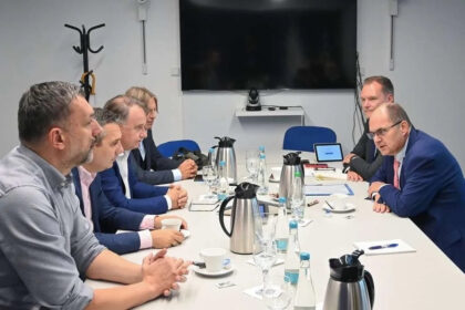 Federacija BiH će još dugo trpiti posljedice pravnog haosa koji je stvorio Schmidt, a koristi Trojka!
