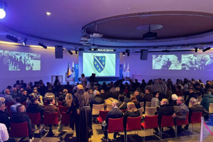 U Sarajevu premijerno prikazan dokumentarni film o Aliji Izetbegoviću