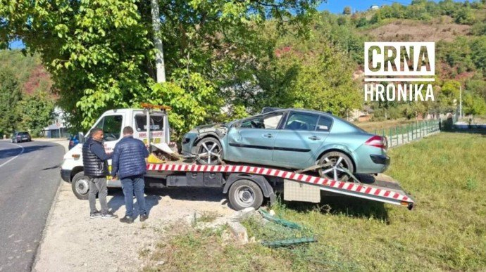 Nesreća u Malešićima: Vozilo se prevrnulo više puta i završilo u dvorištu kuće